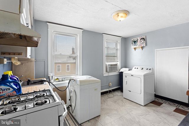 223 LONG LN, Upper Darby, PA 19082