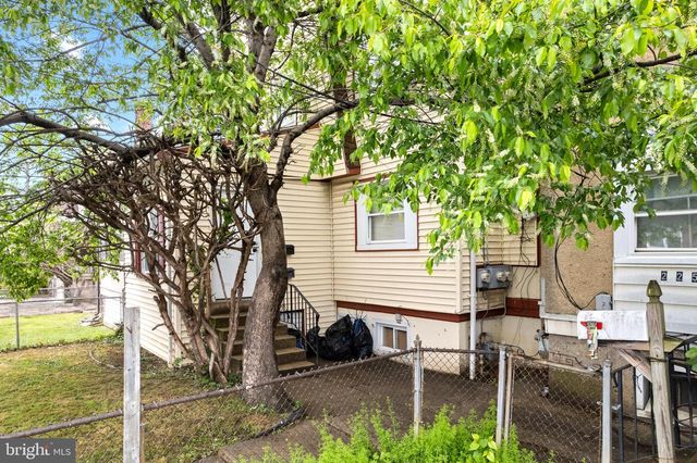 223 LONG LN, Upper Darby, PA 19082