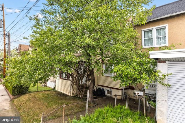 223 LONG LN, Upper Darby, PA 19082