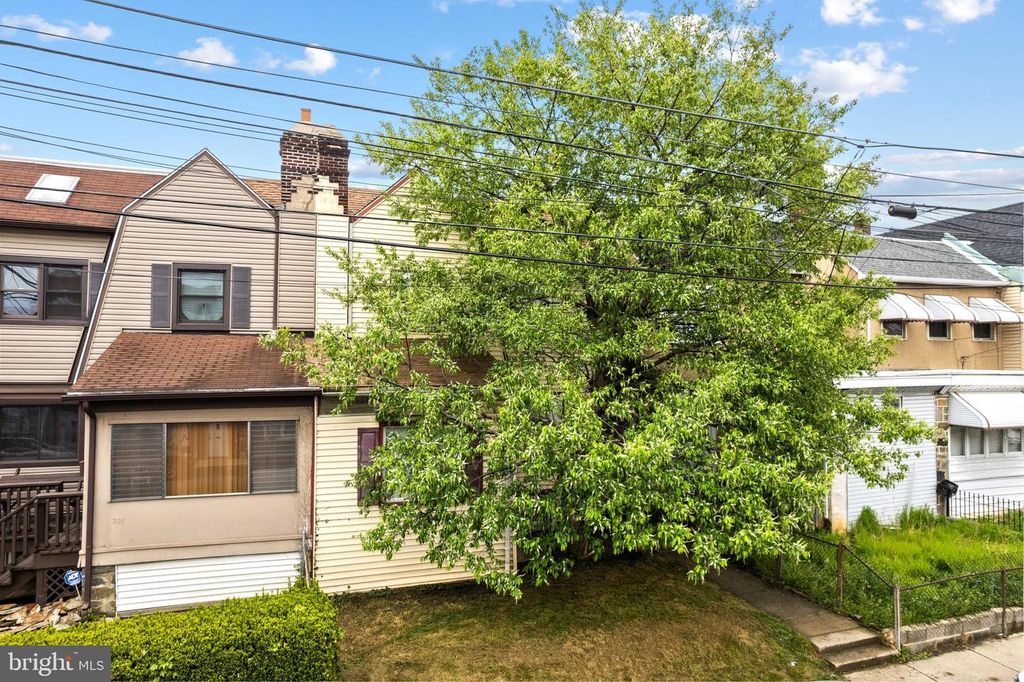 223 LONG LN, Upper Darby, PA 19082