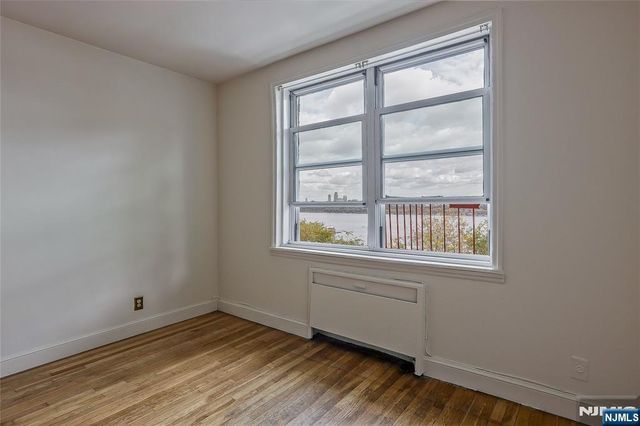 8400 JFK Blvd E 2B, North Bergen, NJ 07047