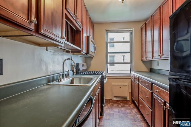 8400 JFK Blvd E 2B, North Bergen, NJ 07047