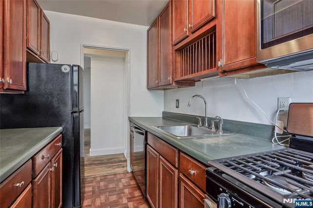 8400 JFK Blvd E 2B, North Bergen, NJ 07047