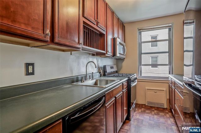 8400 JFK Blvd E 2B, North Bergen, NJ 07047