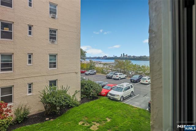 8400 JFK Blvd E 2B, North Bergen, NJ 07047