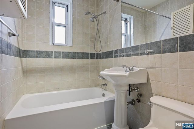 8400 JFK Blvd E 2B, North Bergen, NJ 07047