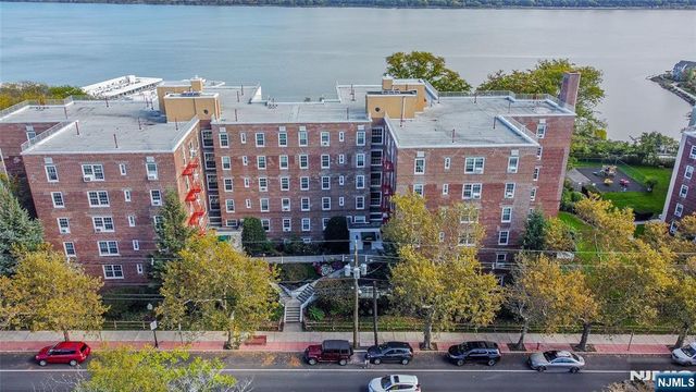 8400 JFK Blvd E 2B, North Bergen, NJ 07047