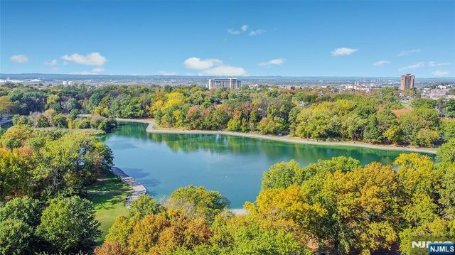 8400 JFK Blvd E 2B, North Bergen, NJ 07047