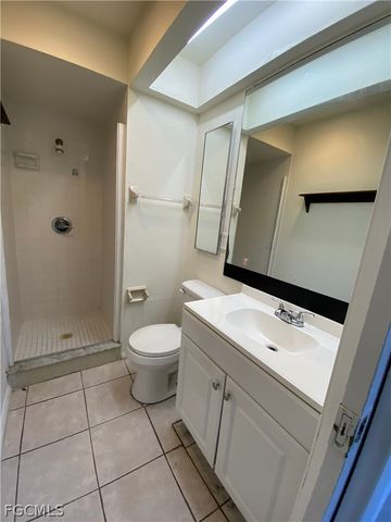 801 SE 5th AVE 2b, Cape Coral, FL 33990