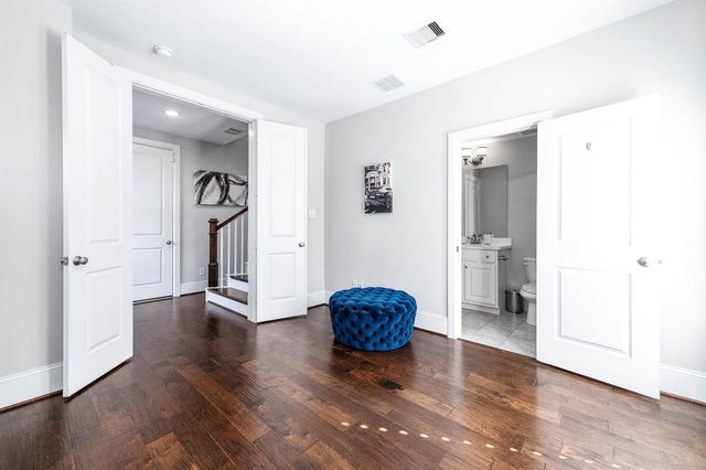 11027 Acorn Falls Drive, Houston, TX 77043