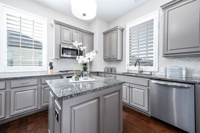 11027 Acorn Falls Drive, Houston, TX 77043