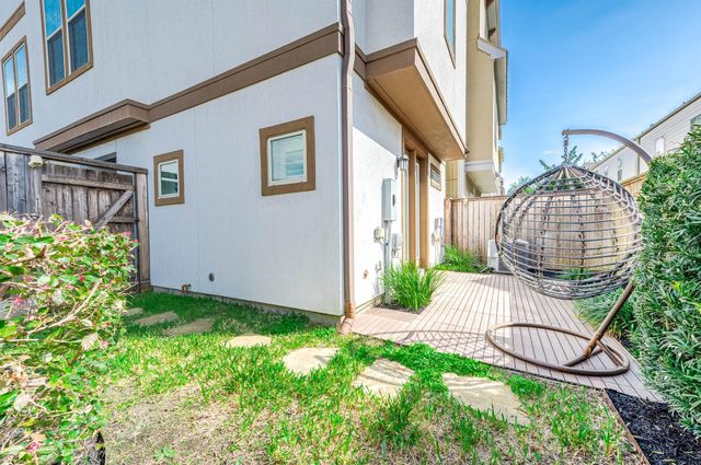 11027 Acorn Falls Drive, Houston, TX 77043