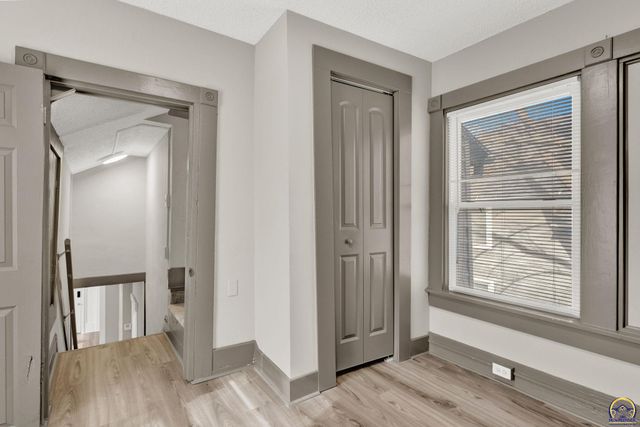 1270 SW Lane ST, Topeka, KS 66604