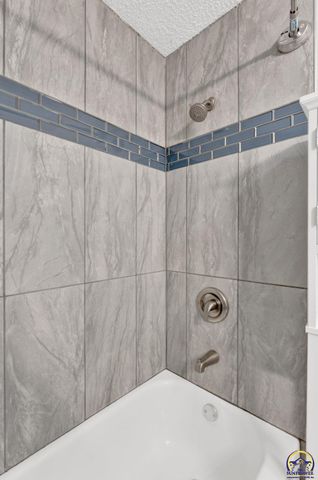 1270 SW Lane ST, Topeka, KS 66604