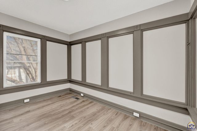 1270 SW Lane ST, Topeka, KS 66604