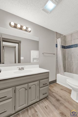 1270 SW Lane ST, Topeka, KS 66604