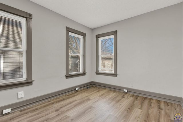 1270 SW Lane ST, Topeka, KS 66604