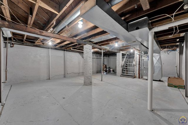 1270 SW Lane ST, Topeka, KS 66604