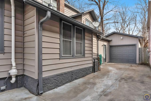 1270 SW Lane ST, Topeka, KS 66604