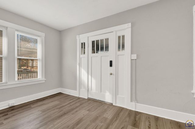 1270 SW Lane ST, Topeka, KS 66604