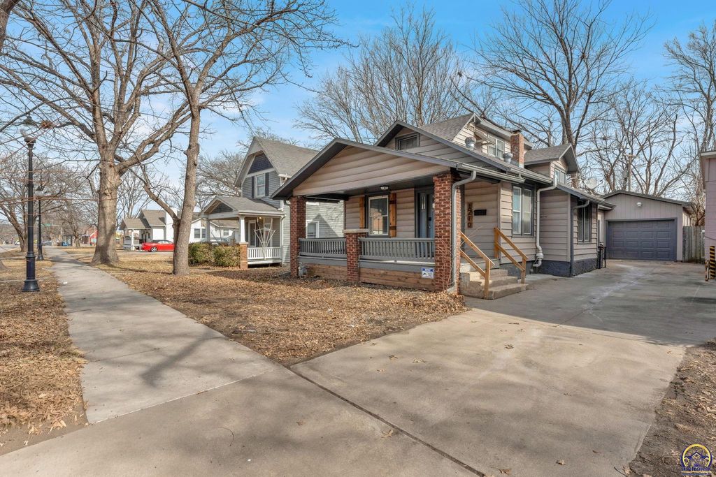 1270 SW Lane ST, Topeka, KS 66604