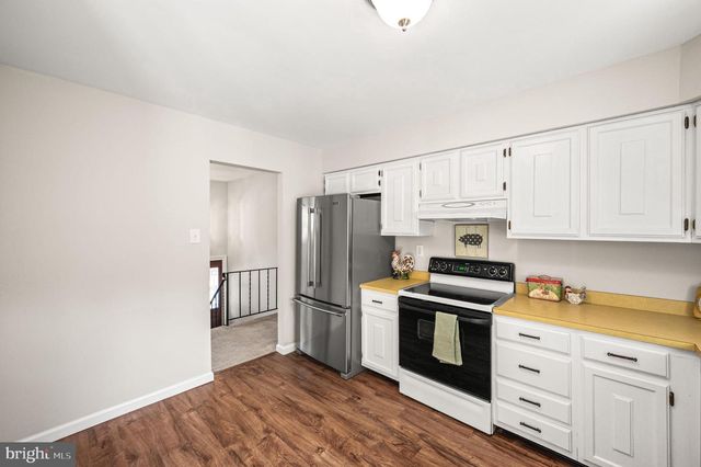 4 HILLCREST DR, Downingtown, PA 19335
