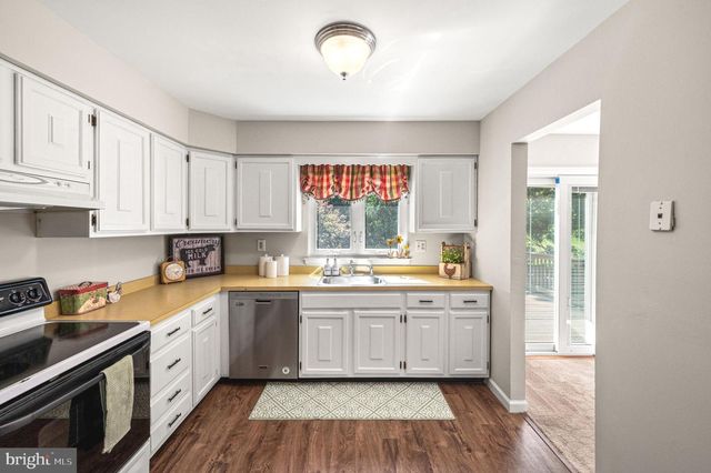 4 HILLCREST DR, Downingtown, PA 19335