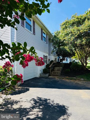 4 HILLCREST DR, Downingtown, PA 19335