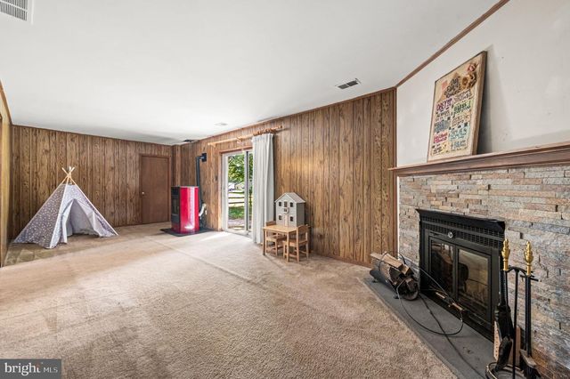 4 HILLCREST DR, Downingtown, PA 19335