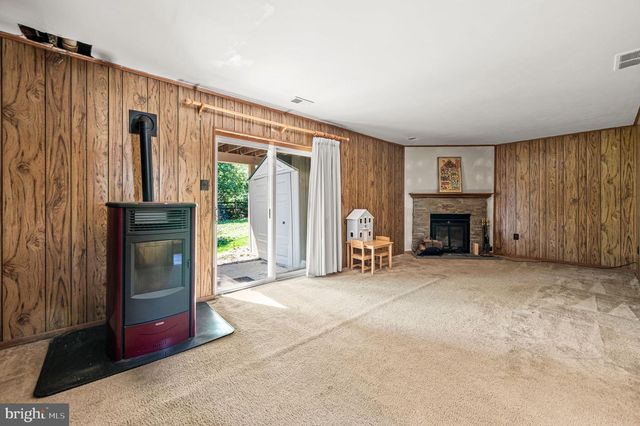 4 HILLCREST DR, Downingtown, PA 19335
