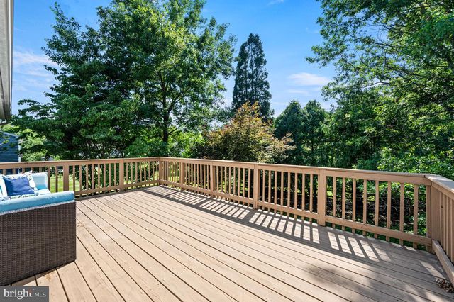 4 HILLCREST DR, Downingtown, PA 19335
