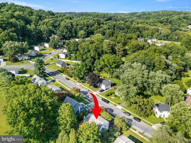 4 HILLCREST DR, Downingtown, PA 19335