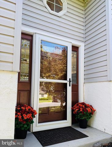 4 HILLCREST DR, Downingtown, PA 19335