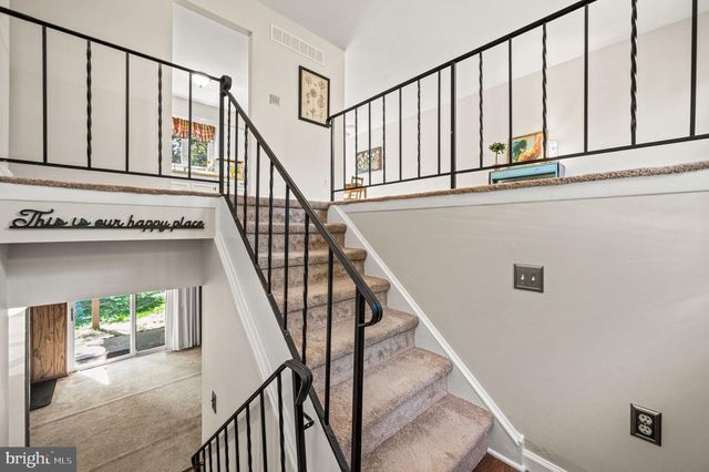 4 HILLCREST DR, Downingtown, PA 19335
