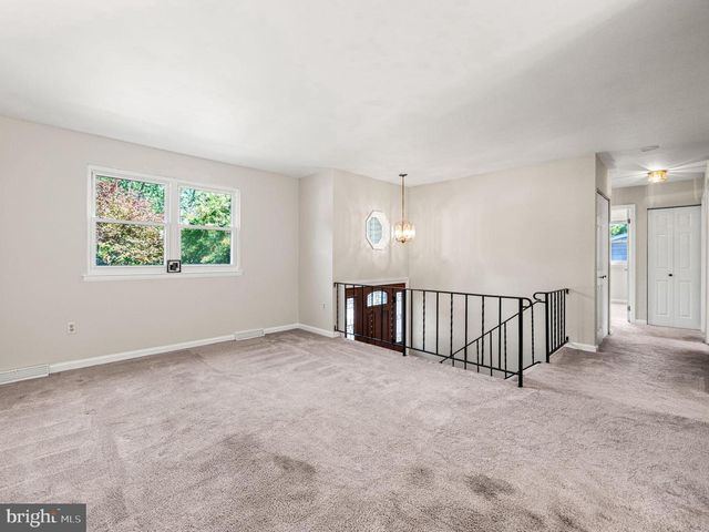 4 HILLCREST DR, Downingtown, PA 19335