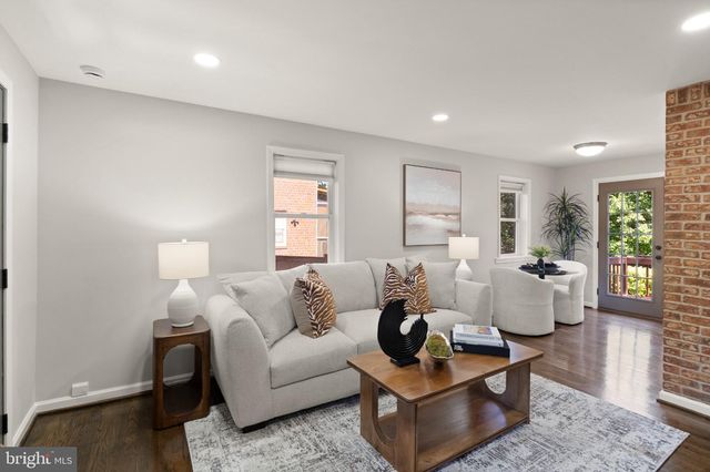 2314 VICTORY DR, Alexandria, VA 22303