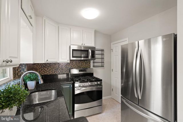 2314 VICTORY DR, Alexandria, VA 22303