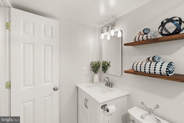 2314 VICTORY DR, Alexandria, VA 22303