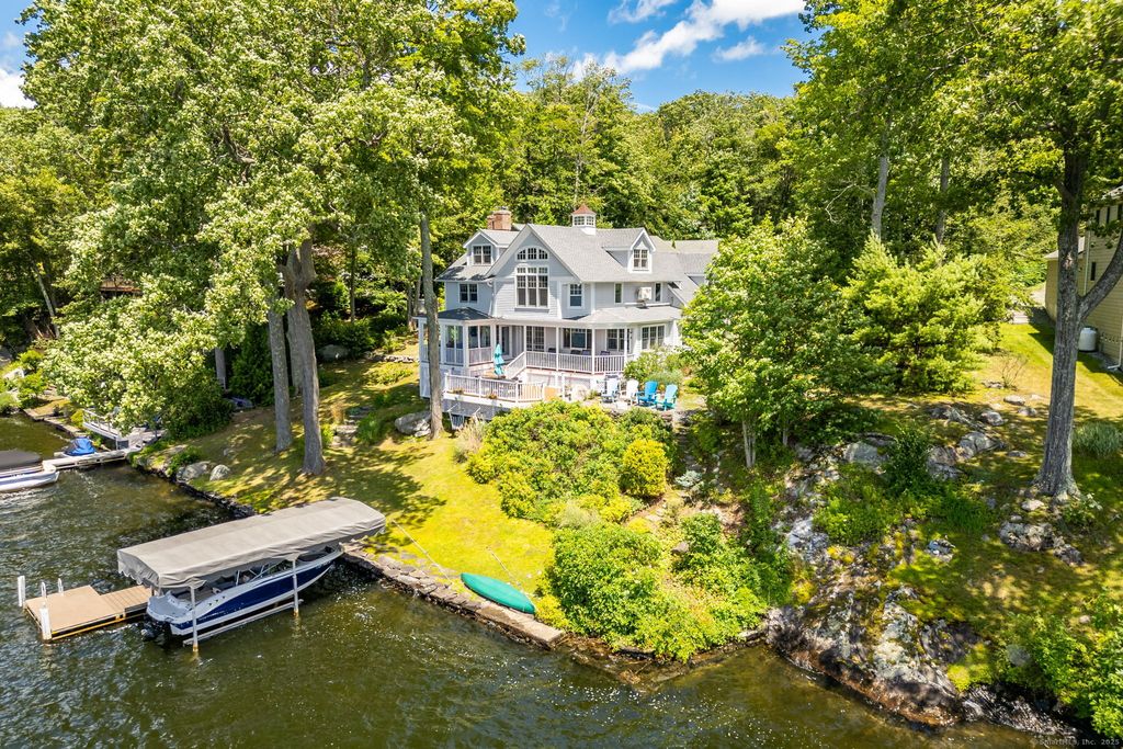 424 East Wakefield Boulevard, Winchester, CT 06098