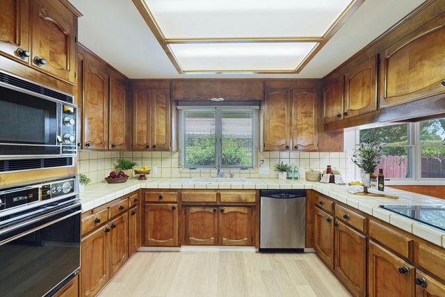 5107 Virtue Arc Dr, Stockton, CA 95207