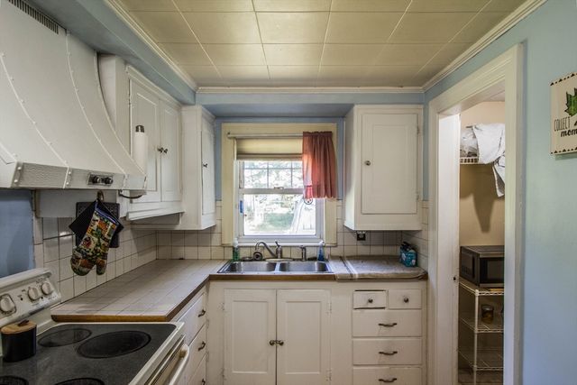 10 Pine St, Templeton, MA 01436