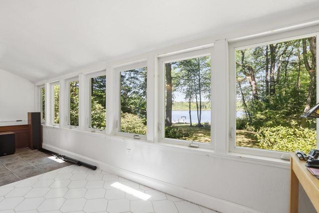 22 Hemlock Circle, Sandown, NH 03873