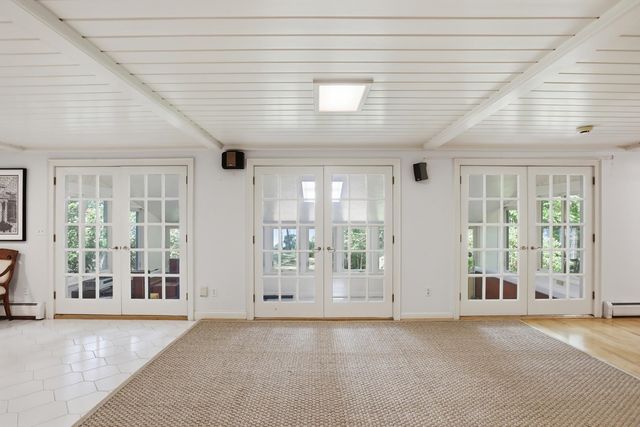 22 Hemlock Circle, Sandown, NH 03873