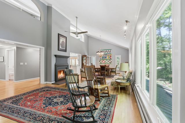 22 Hemlock Circle, Sandown, NH 03873