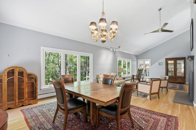 22 Hemlock Circle, Sandown, NH 03873