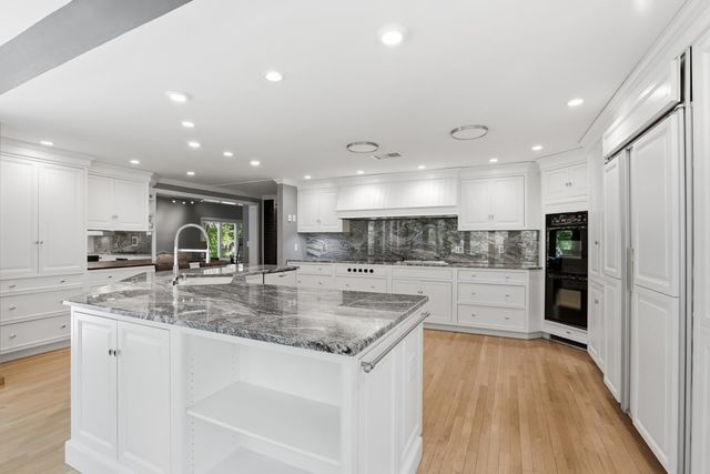 22 Hemlock Circle, Sandown, NH 03873