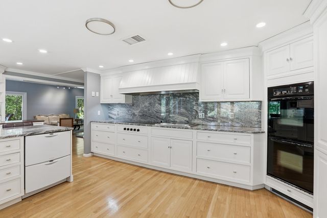 22 Hemlock Circle, Sandown, NH 03873