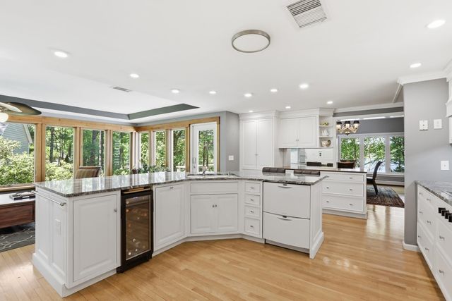 22 Hemlock Circle, Sandown, NH 03873