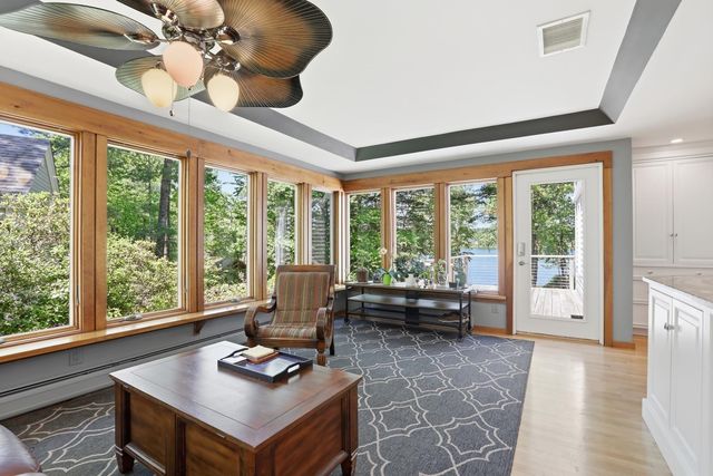 22 Hemlock Circle, Sandown, NH 03873