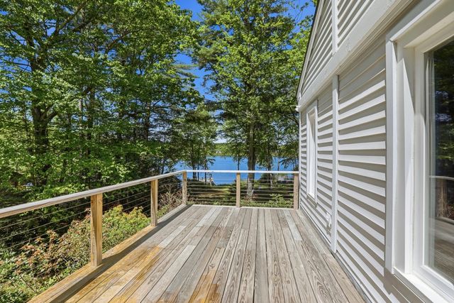 22 Hemlock Circle, Sandown, NH 03873
